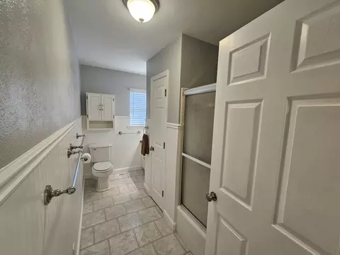 Bath - 14927 E Clearview Rd, Mount Vernon, IL 62864 photo 1 of 2