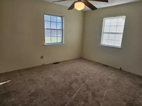 Bedroom - 14927 E Clearview Rd, Mount Vernon, IL 62864 photo 3 of 6