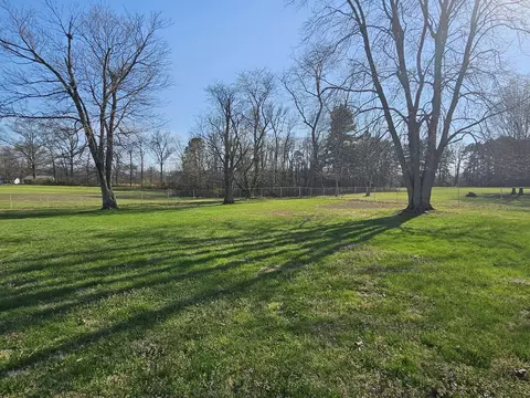 Exterior - 14927 E Clearview Rd, Mount Vernon, IL 62864 photo 2 of 7