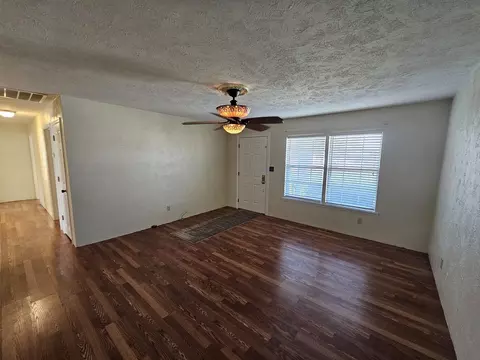 Living - 14927 E Clearview Rd, Mount Vernon, IL 62864 photo 2 of 2