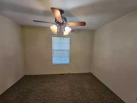 Bedroom - 14927 E Clearview Rd, Mount Vernon, IL 62864 photo 2 of 6