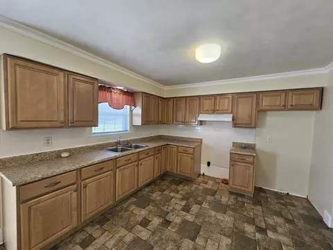 Kitchen - 14927 E Clearview Rd, Mount Vernon, IL 62864 photo 2 of 4