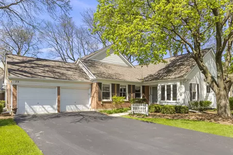 75 Country Club Dr, Prospect Heights, IL 60070