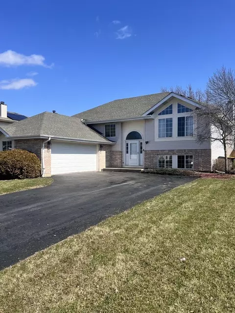 19609 Oakwood Ave, Lynwood, IL 60411