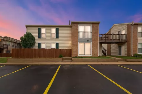1975 Kenilworth Cir #B, Hoffman Estates, IL 60169