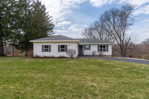 5002 Fairhaven Rd, Davenport, IA 52807