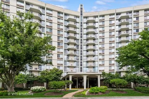 20 N Tower Rd #10A, Oak Brook, IL 60523