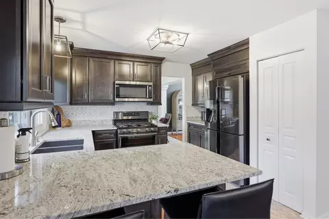 Kitchen - 1268 Spaulding Rd, Bartlett, IL 60103 photo 3 of 3