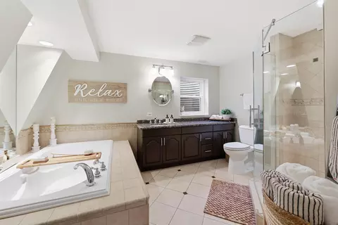 Bath - 1268 Spaulding Rd, Bartlett, IL 60103 photo 3 of 4
