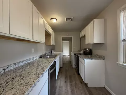 Kitchen - 1307 Hedge Rd, Champaign, IL 61821 photo 2 of 4