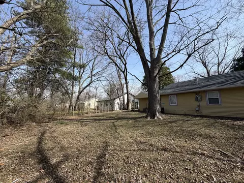 Exterior - 1307 Hedge Rd, Champaign, IL 61821 photo 5 of 6