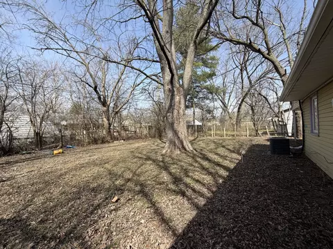 Exterior - 1307 Hedge Rd, Champaign, IL 61821 photo 6 of 6