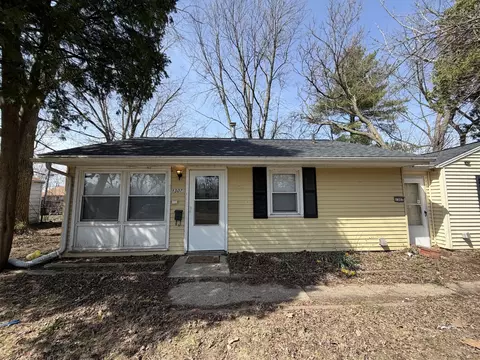 Exterior - 1307 Hedge Rd, Champaign, IL 61821 photo 2 of 6