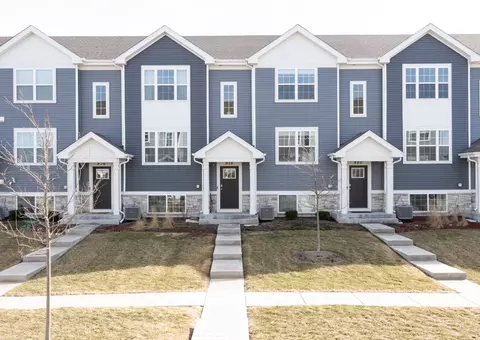 818 Briar Glen Ct, Hampshire, IL 60140