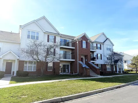 680 Mill Cir #203, Wheeling, IL 60090