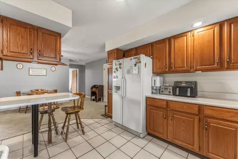 Kitchen - 331 Eiler Dr, Gifford, IL 61847 photo 5 of 5