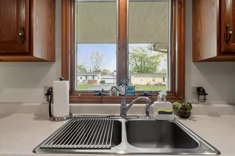 Kitchen - 331 Eiler Dr, Gifford, IL 61847 photo 4 of 5
