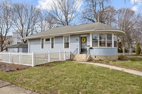 1150 Cedar Ave, Elgin, IL 60120