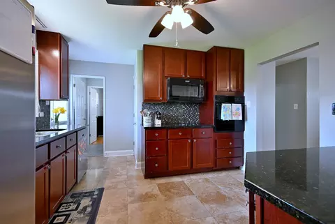 Kitchen - 436 E Park Ave, Elmhurst, IL 60126 photo 1 of 2