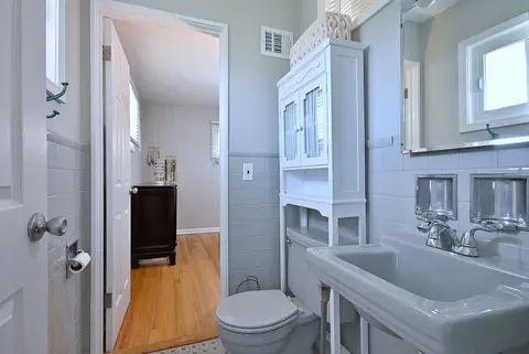 Bath - 436 E Park Ave, Elmhurst, IL 60126 photo 1 of 2