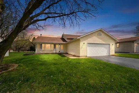 2211 Candlewick Dr SE, Poplar Grove, IL 61065