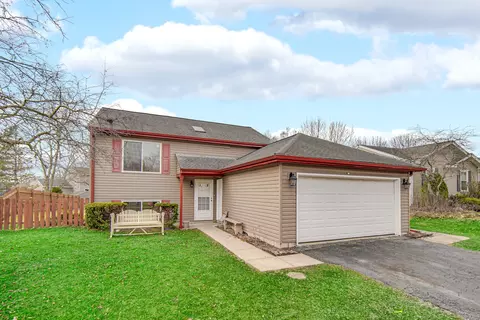 911 Wembley Dr, Island Lake, IL 60042