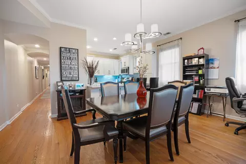 Dining - 1237 W Farwell Ave #2E, Chicago, IL 60626 photo 1 of 1