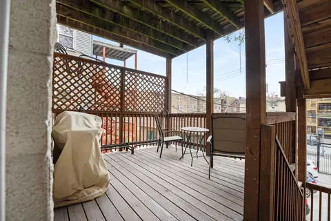 Exterior - 1237 W Farwell Ave #2E, Chicago, IL 60626 photo 1 of 1