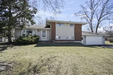 61 Miller Rd, Lake Zurich, IL 60047