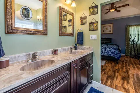 Bath - 106 Chase Ln, Marion, IL 62959 photo 2 of 6