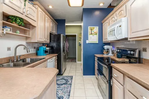 Kitchen - 106 Chase Ln, Marion, IL 62959 photo 3 of 5