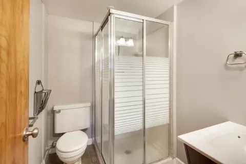 Bath - 51 Wilcox Ave, Elgin, IL 60123 photo 2 of 2