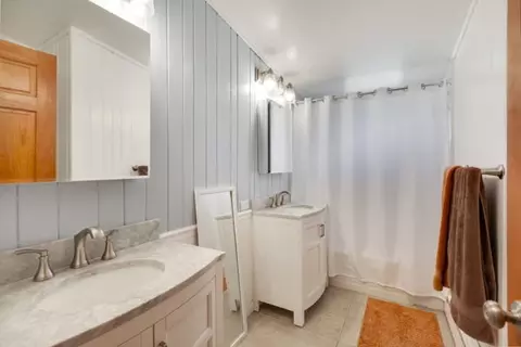 Bath - 51 Wilcox Ave, Elgin, IL 60123 photo 1 of 2