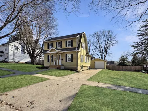 319 N Foley Ave, Freeport, IL 61032