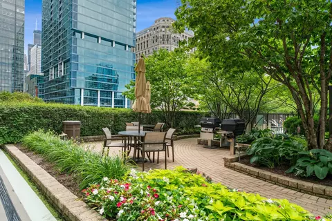 Exterior - Undisclosed, Chicago, IL 60654 photo 3 of 4