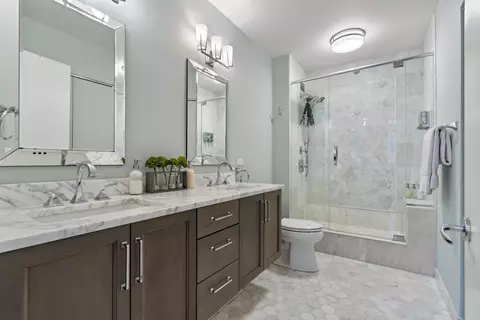 Bath - Undisclosed, Chicago, IL 60654 photo 1 of 3