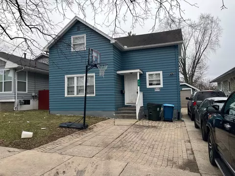 913 Superior St, Aurora, IL 60505