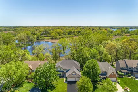 207 Lions Ct, Lake Zurich, IL 60047