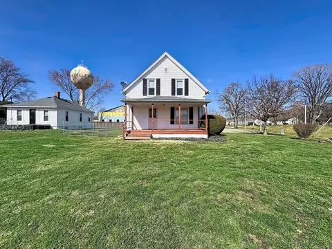 102 W 19th Ave, Coal Valley, IL 61240