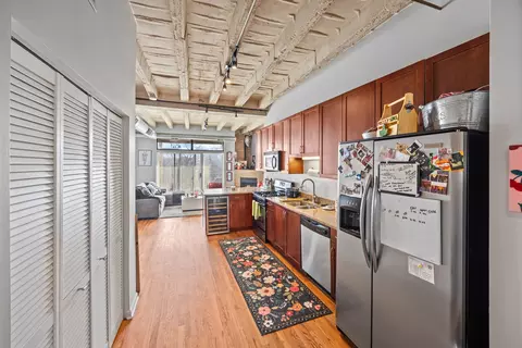 Kitchen - 809 E 40th St #4-3, Chicago, IL 60653 photo 1 of 4