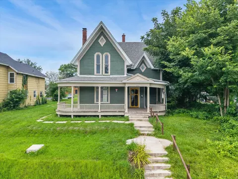 1210 Tremont Ave, Davenport, IA 52803