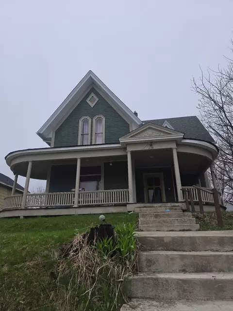 1210 Tremont Ave, Davenport, IA 52803