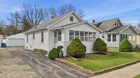 318 Spruce St, Dixon, IL 61021