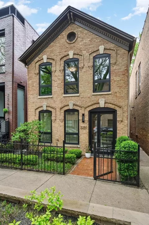 2250 N Wayne Ave, Chicago, IL 60614