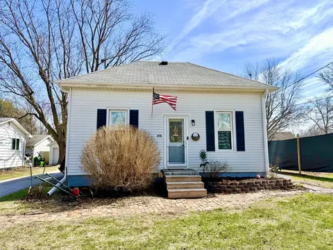 616 NW 2nd Ave, Aledo, IL 61231