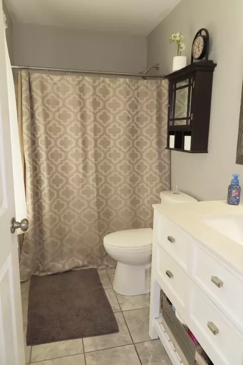 Bath - 11401 S Preakness Dr, Plainfield, IL 60585 photo 1 of 3