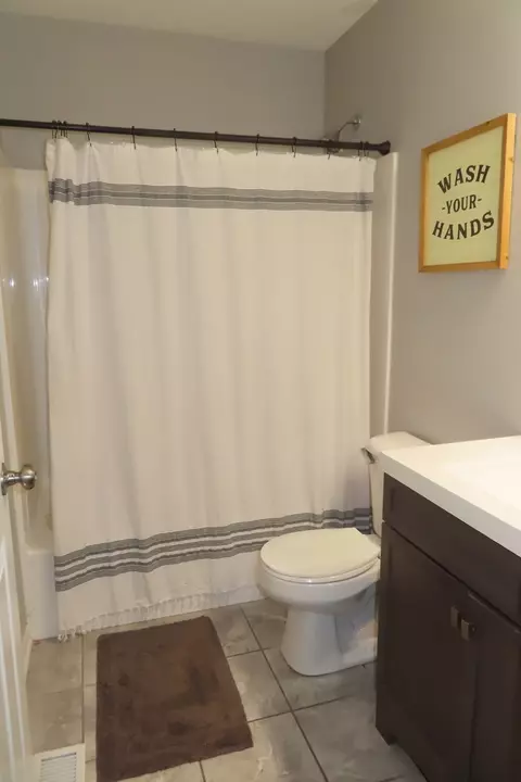 Bath - 11401 S Preakness Dr, Plainfield, IL 60585 photo 2 of 3