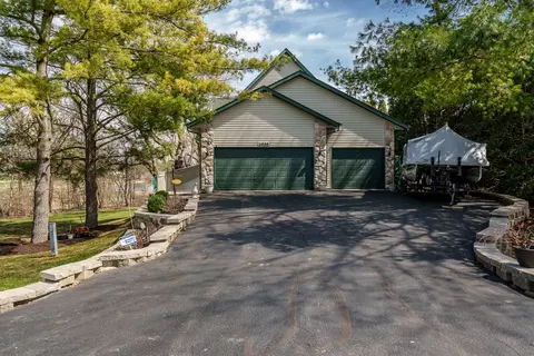 1700 Candlewick Dr, Poplar Grove, IL 61065