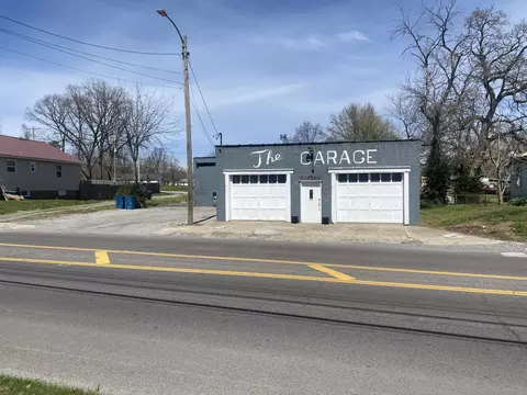 1205 E Main St, Benton, IL 62812