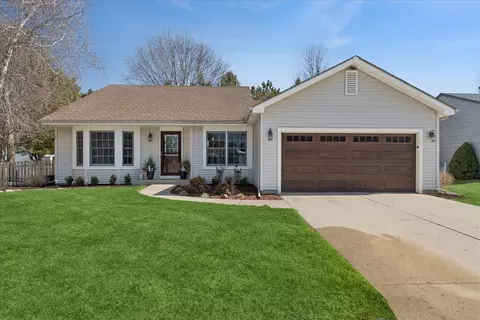204 S Carriage Trl, Mchenry, IL 60050